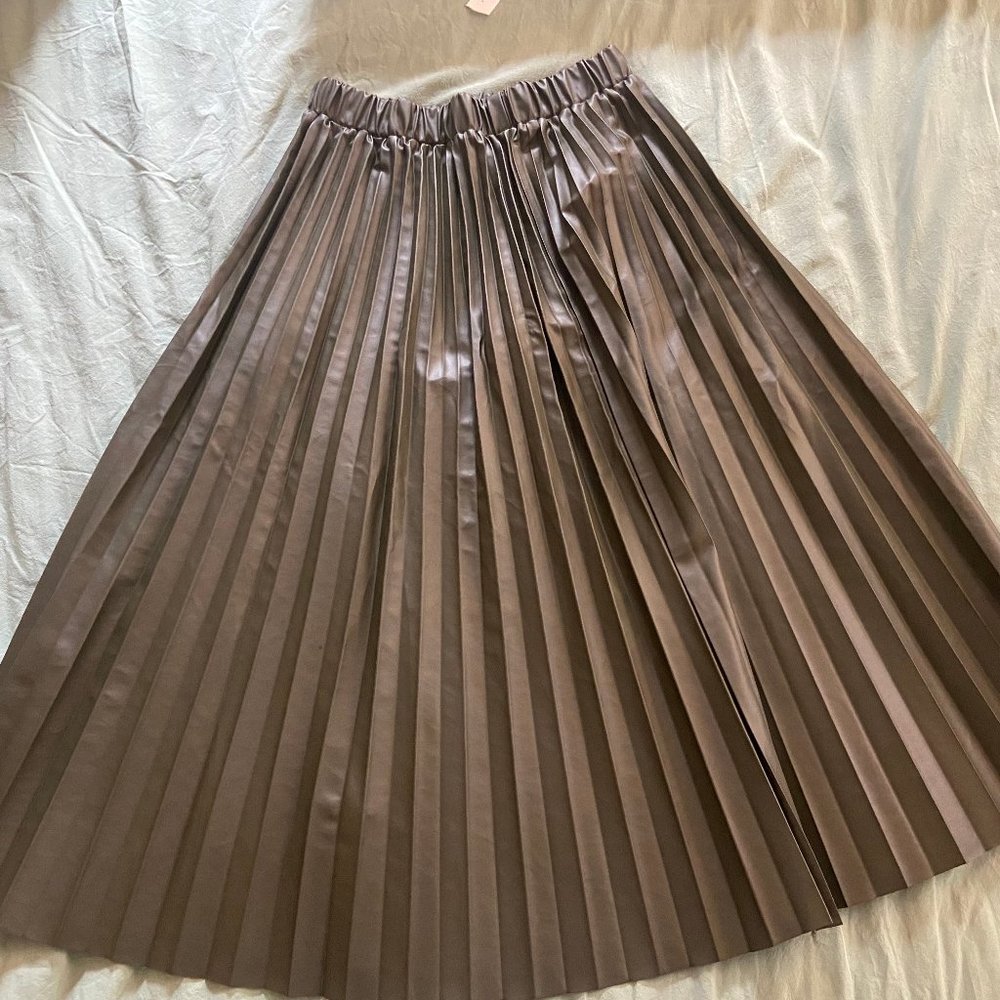 Vegan Leather Midi Pleated Skirt Green
